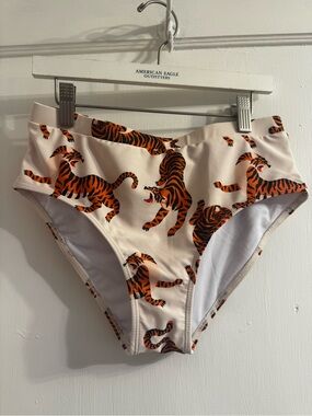 NWOT high waisted bathing suit bottom